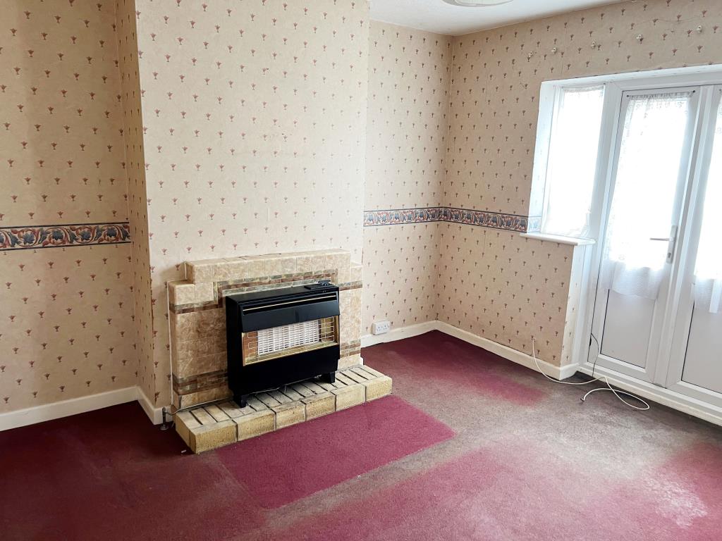 Lot: 127 - SEMI-DETACHED THREE-BEDROOM HOUSE IN NEED OF IMPROVEMENT - Internal view of dining room